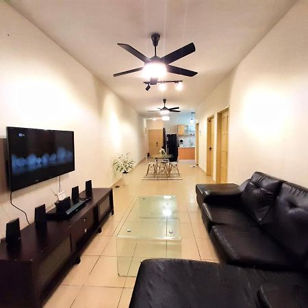 N'Dnie Homestay Pelangi Mall Condominium Kota Bharu Buitenkant foto